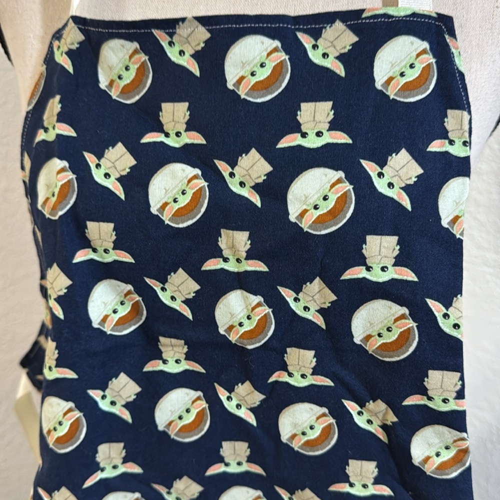 Handmade baby yoda child’s apron - Picture 3 of 4